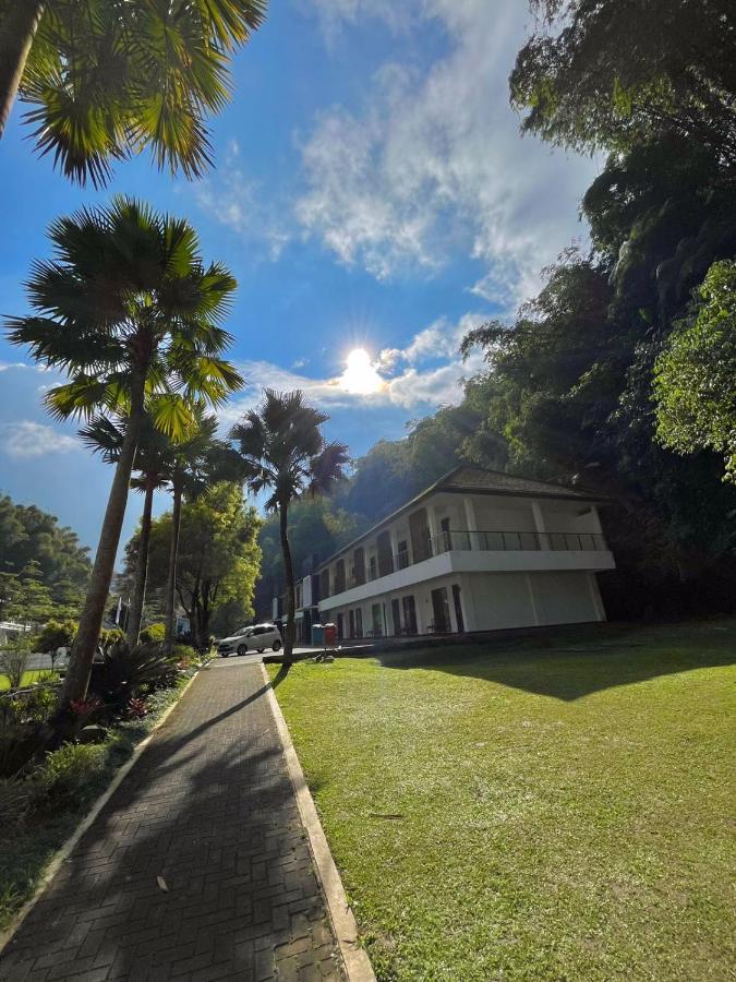 Lembah Permai Resort Sindanglaya Exterior photo